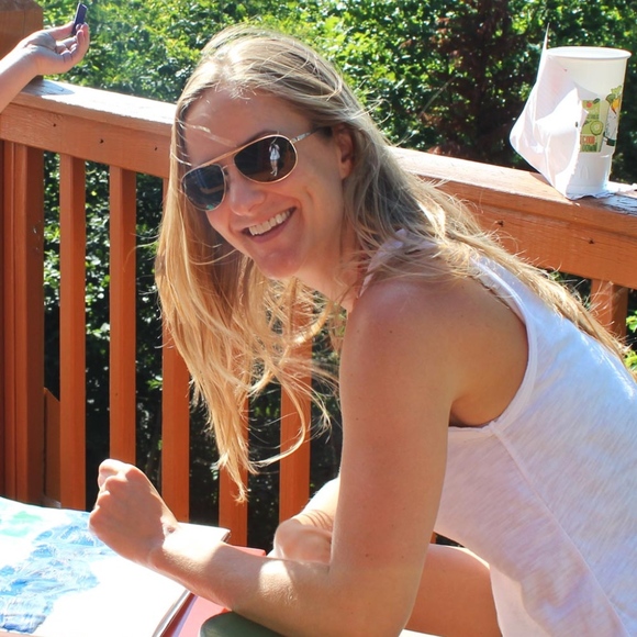 Meet your Posher, Courtney - Picture 4 of 4